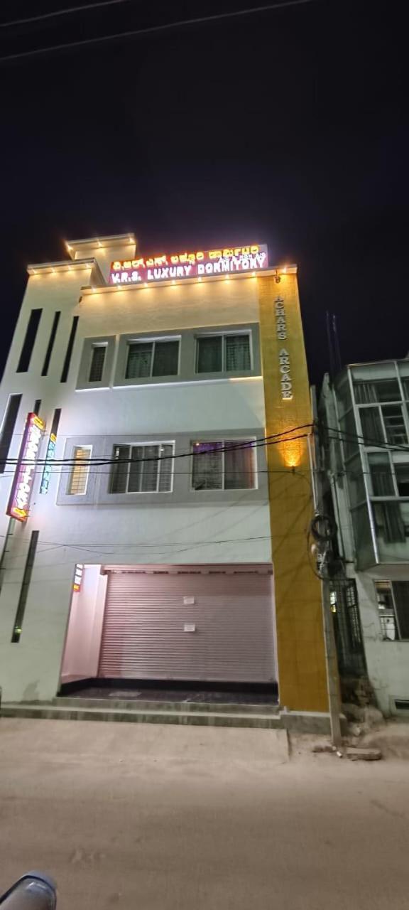 V R S Luxury Ac Dormitory Mysore Exterior foto