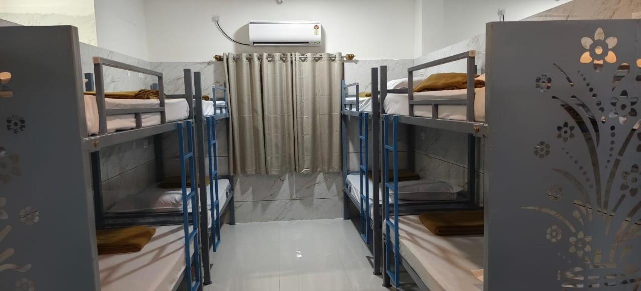 V R S Luxury Ac Dormitory Mysore Exterior foto
