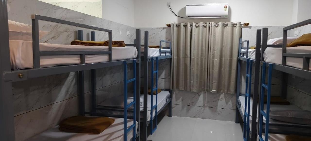 V R S Luxury Ac Dormitory Mysore Exterior foto