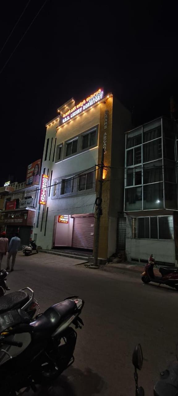 V R S Luxury Ac Dormitory Mysore Exterior foto