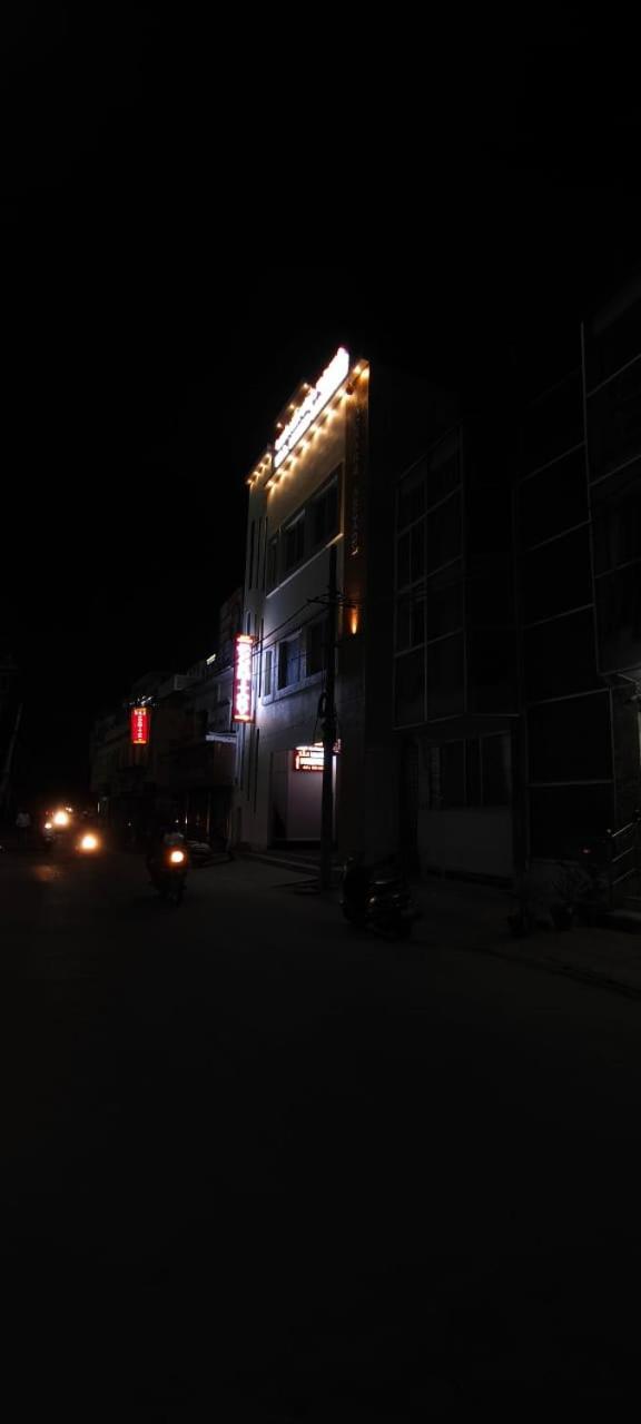 V R S Luxury Ac Dormitory Mysore Exterior foto