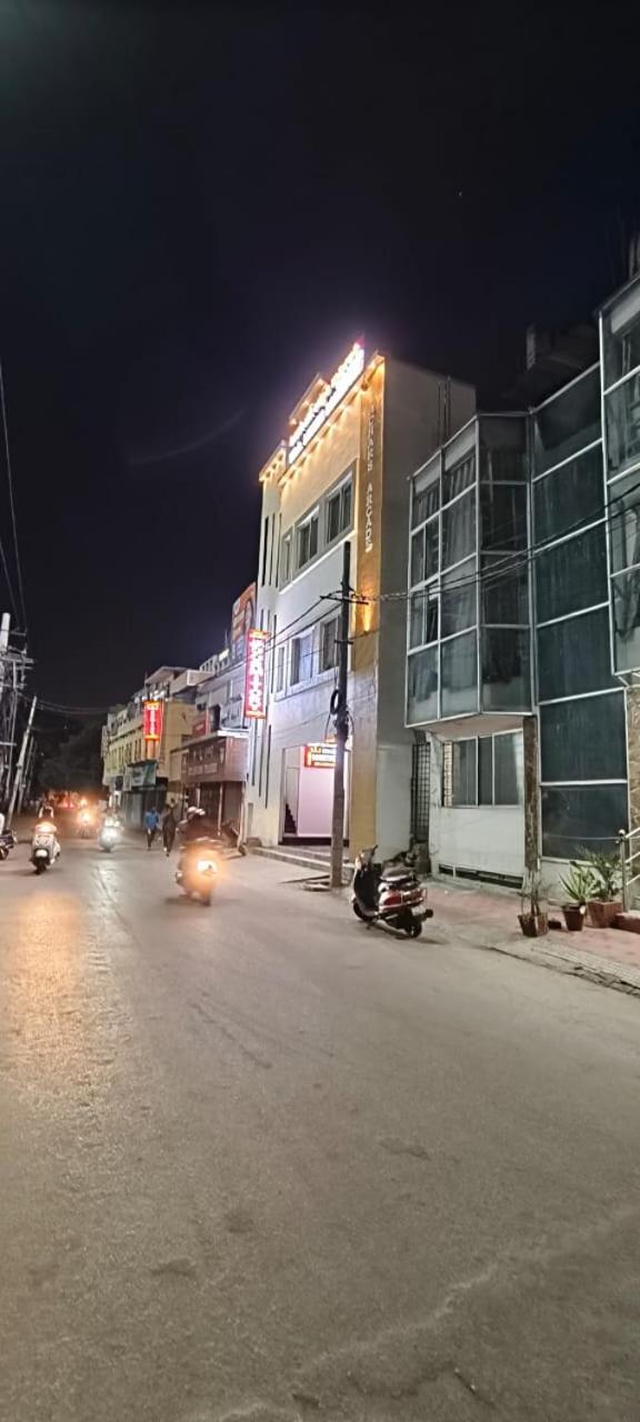 V R S Luxury Ac Dormitory Mysore Exterior foto